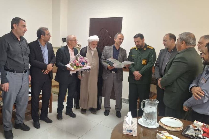تجلیل از آزادهٔ سرافراز صنعت گاز در نگین‌شهر؛  بازخوانی خاطرات  اسارت و تأکید بر ضرورت کتاب‌نگاری از تجربیات آزادگان